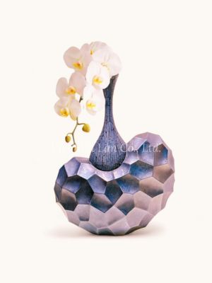 Distinctive Form And Artistic Structure Of The Mother Of Pearl Vase