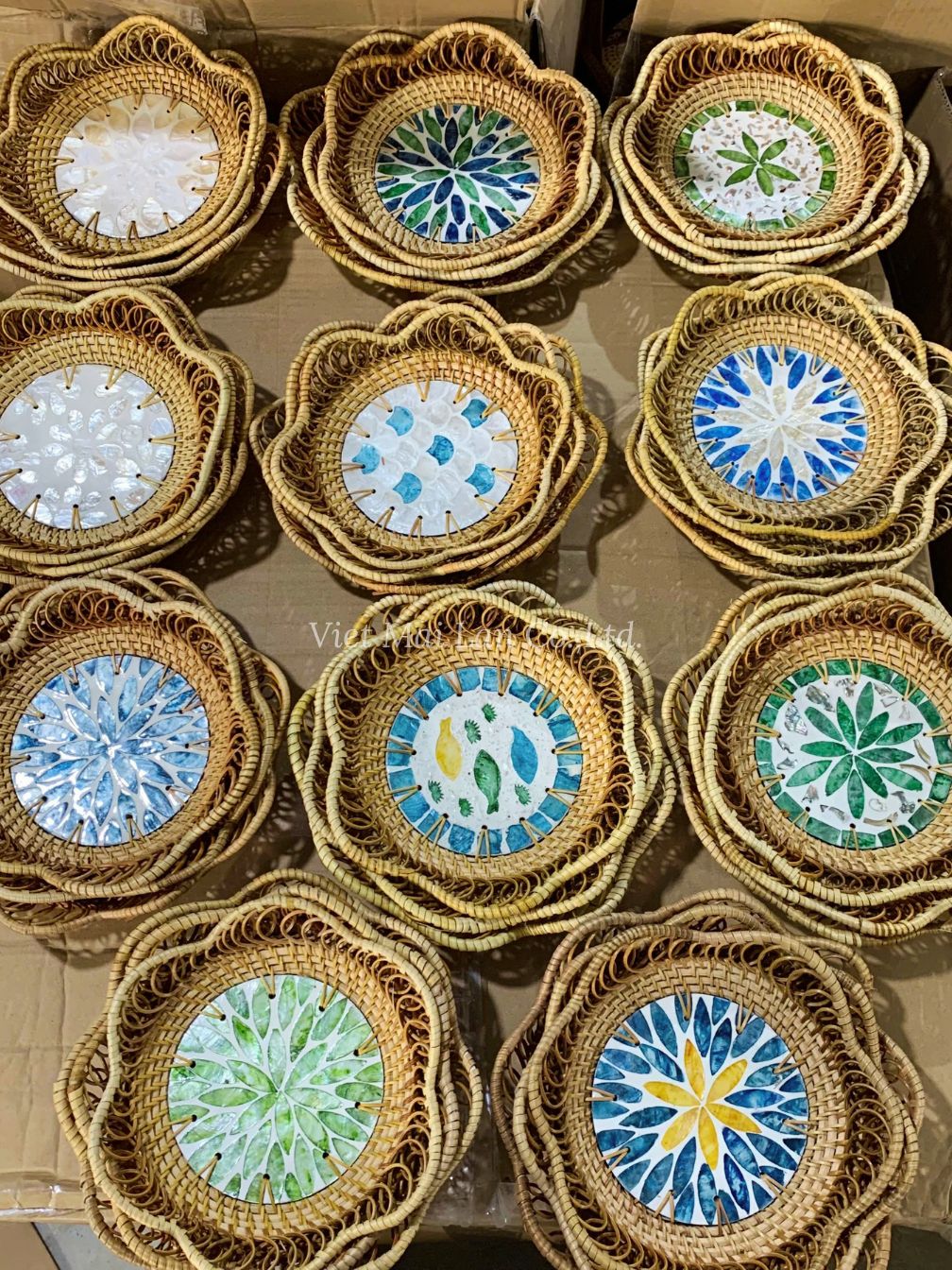 Rattan Plate With Mother Of Pearl